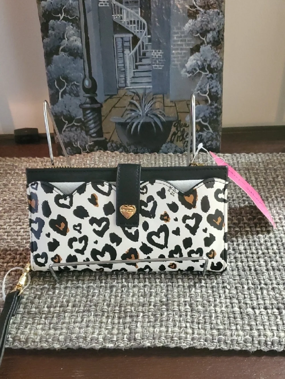 Betsey Johnson White Heart Leopard Print Wristlet/Wallet with Black Trim - Picture 2 of 12